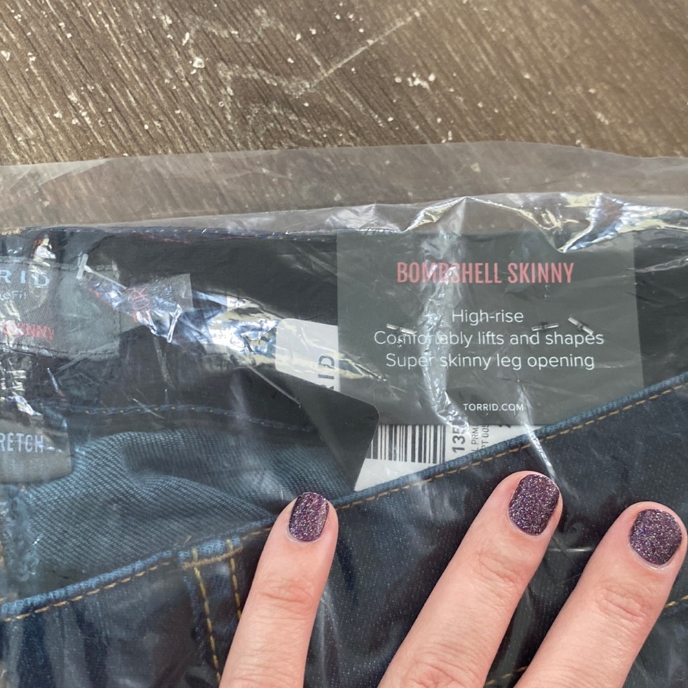 Torrid bombshell skinny 20r